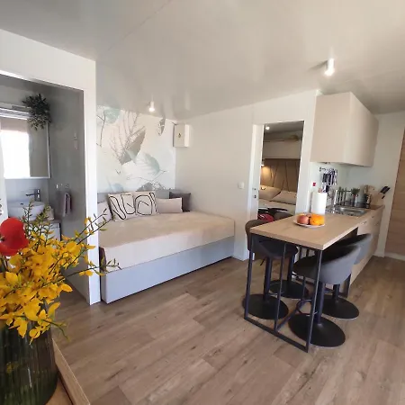 مكان تخييم Zen Zone Premium Mobile